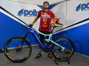 POLINI IN PISTA CON LE E-BIKE CROSS